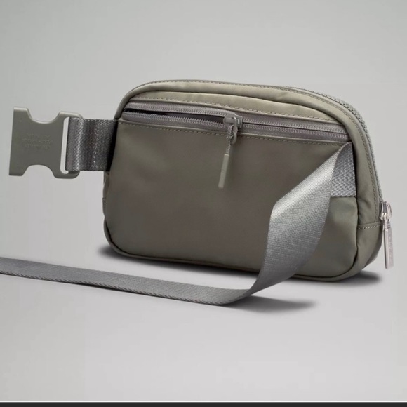 Lululemon Grey Sage Everywhere Belt Bag 1L - Picture 4 of 9